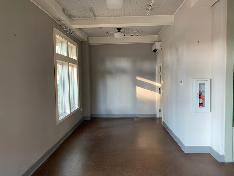 More Photos Of 303 Main St, Dayton General Retail For Lease