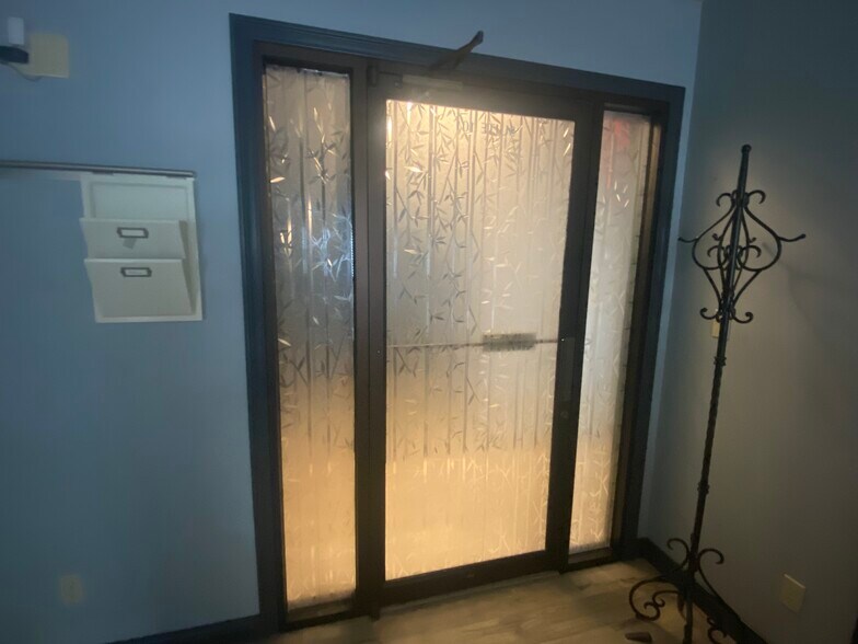 More Photos Of 805-807 N College Ave, Bloomington Medical For Sale