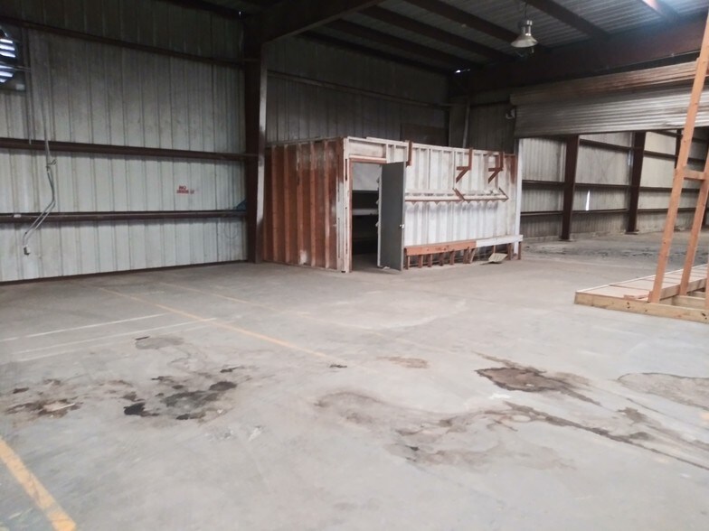 More Photos Of 5017 N Coolidge Dr, Tampa Industrial For Sale