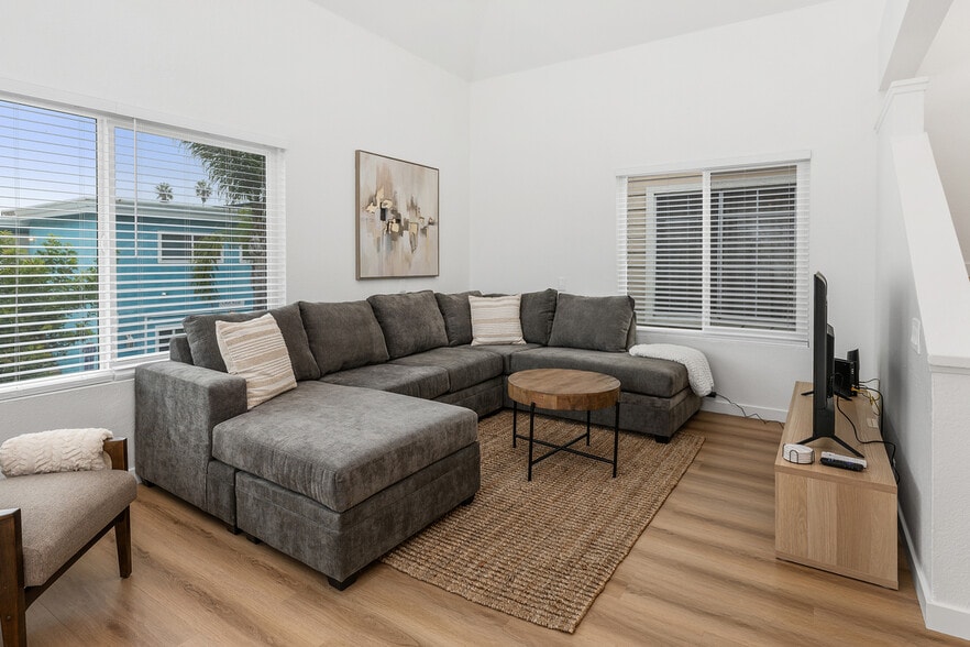 More Photos Of 813 Isthmus Ct, San Diego Apartments For Sale