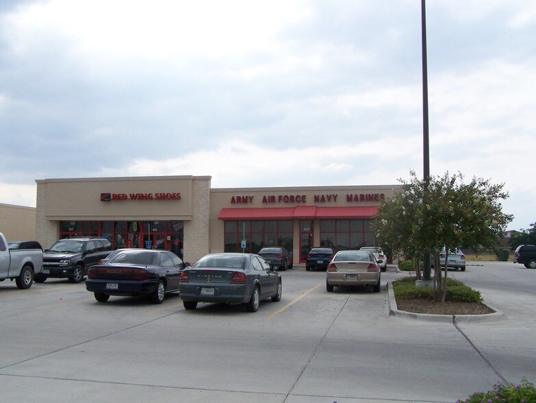 More Photos Of 801-825 N Ed Carey Dr, Harlingen Storefront Retail Office For Lease