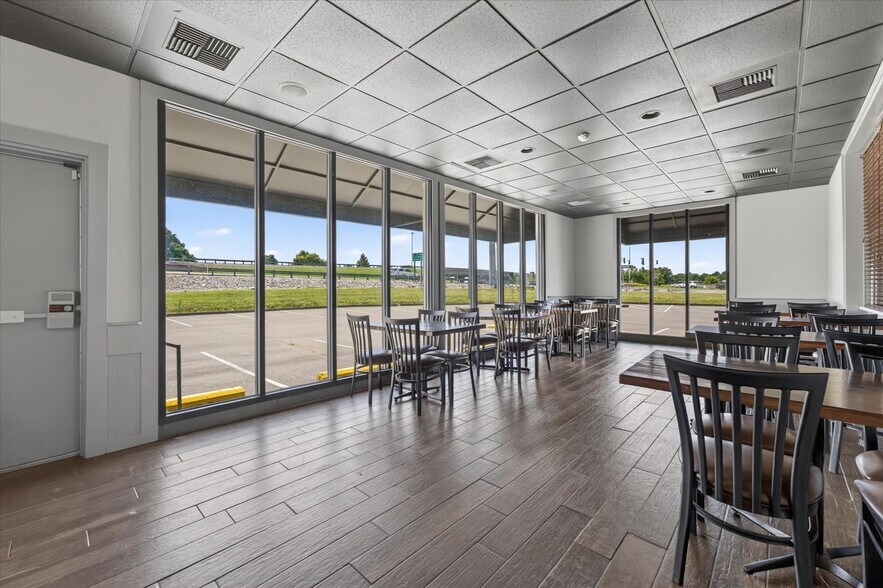 More Photos Of 4000 Fort Campbell Blvd, Hopkinsville Restaurant For Sale