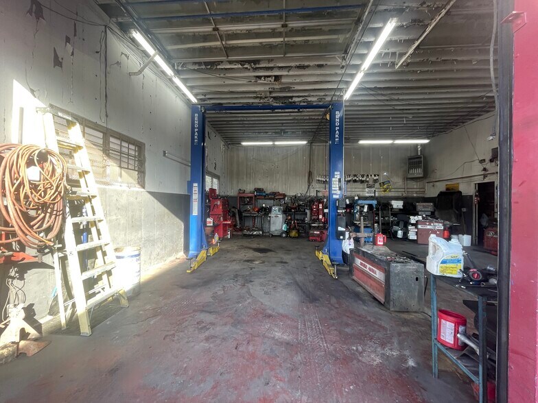 More Photos Of 11339 E 11th St, Tulsa Auto Repair For Sale