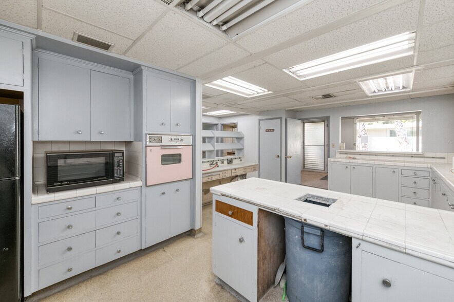More Photos Of 446 W Shaw Ave, Fresno Office For Sale