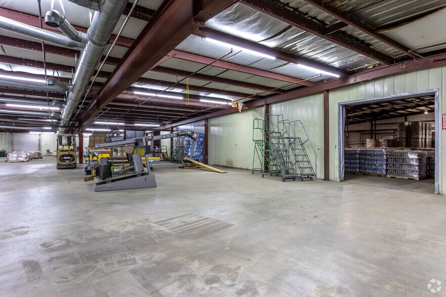 More Photos Of 25389 Blakely Rd, Arlington Warehouse For Sale
