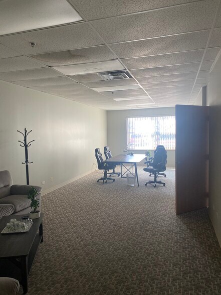 More Photos Of 3483-3491 Swenson Ave, St Charles Warehouse For Lease