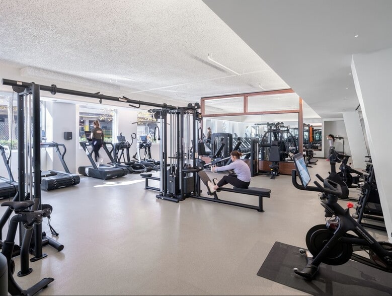 More Photos Of 101 Constitution Ave NW, Washington Office For Lease