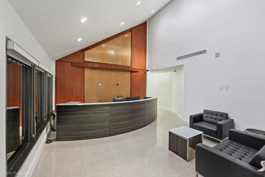 More Photos Of 520 Brickell Key Dr, Miami Apartments For Lease