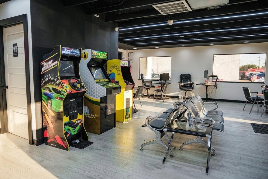 More Photos Of 4106-4122 O'Banion Rd, Garland Auto Dealership For Sale