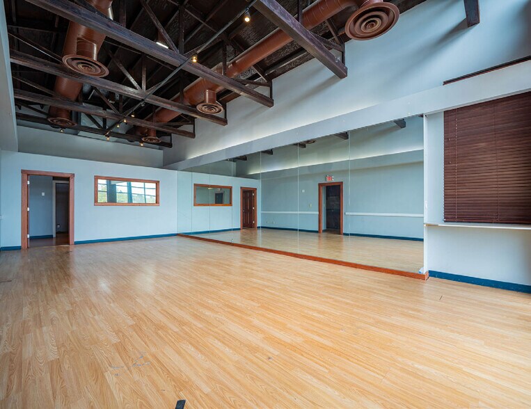 More Photos Of 690 Morrison Rd, Columbus Medical For Sale