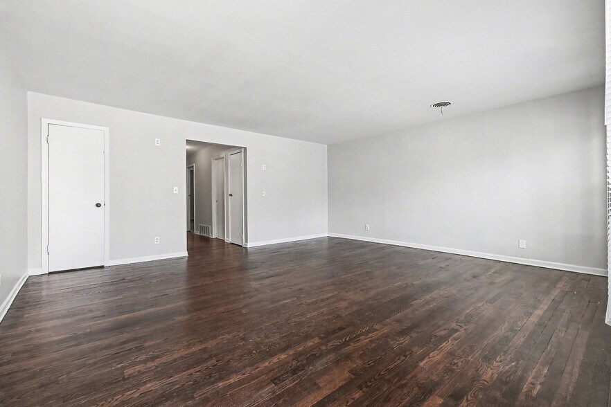 More Photos Of 2416 S 16th St, Omaha Apartments For Sale