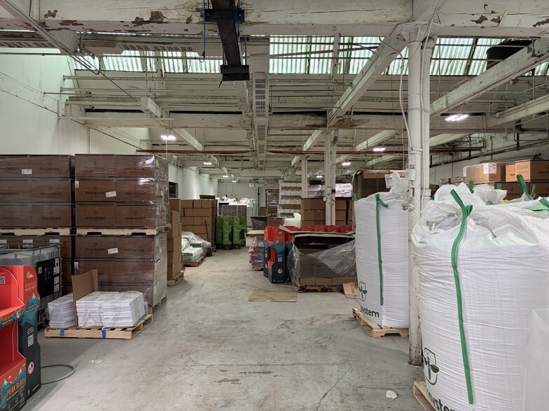 More Photos Of 6546-6558 S Menard Ave, Bedford Park Service For Lease