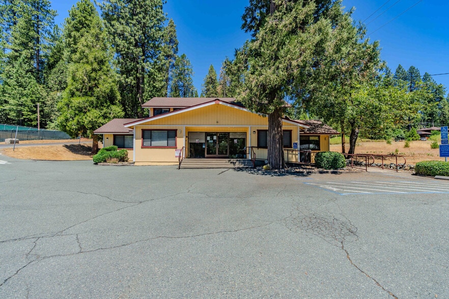 More Photos Of 26395 Buckhorn Ridge Rd, Pioneer Bank For Sale