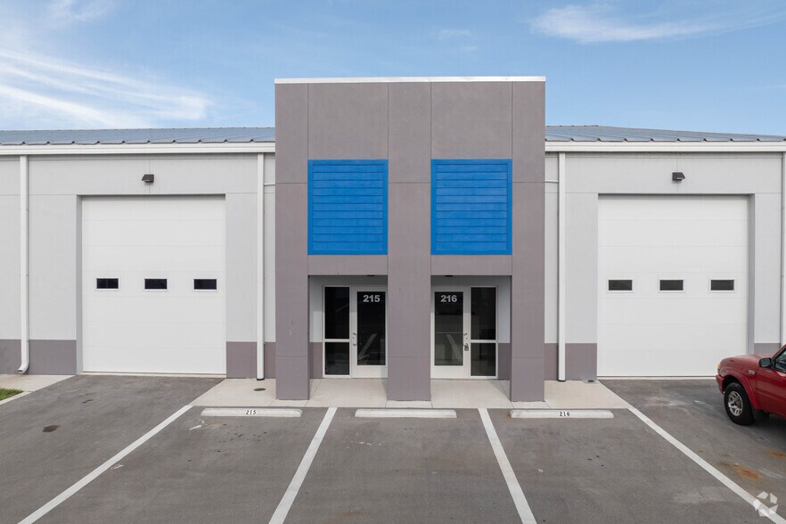 More Photos Of 12220 Itec Haul Dr, Fort Myers Light Distribution For Sale