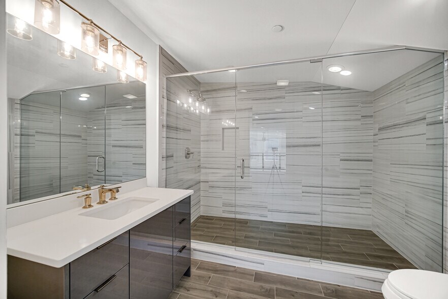 More Photos Of 2244 Ferry Rd, Naperville Flex For Sale