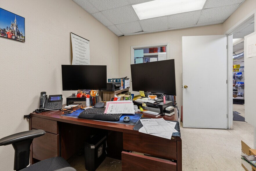 More Photos Of 705 Cedar Bayou Rd, Baytown General Retail For Lease
