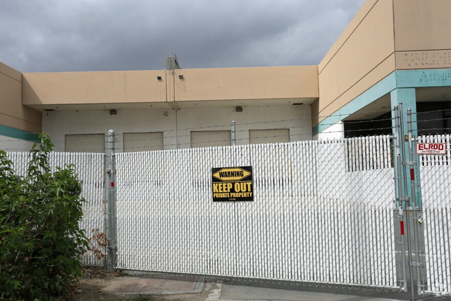 More Photos Of 170 W Mindanao St, Bloomington Manufacturing For Sale