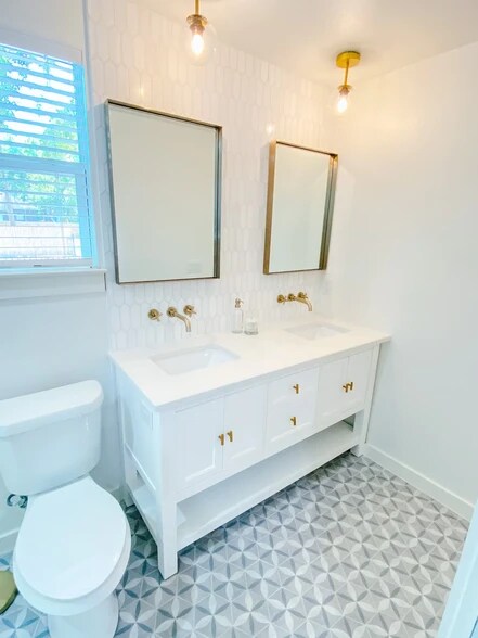 More Photos Of 2503 E Cesar Chavez St, Austin Office Residential For Lease