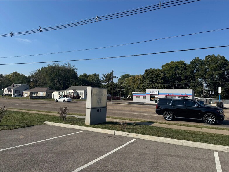 More Photos Of 5510 N Belt W, Belleville Medical For Lease