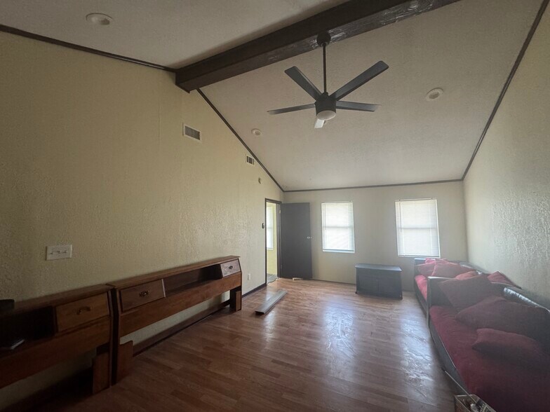 More Photos Of 2924 Byley Blvd, Orange Assisted Living For Lease