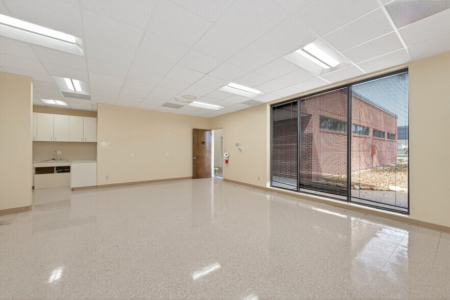 More Photos Of 25100 FM 2100 Rd, Huffman Bank For Lease