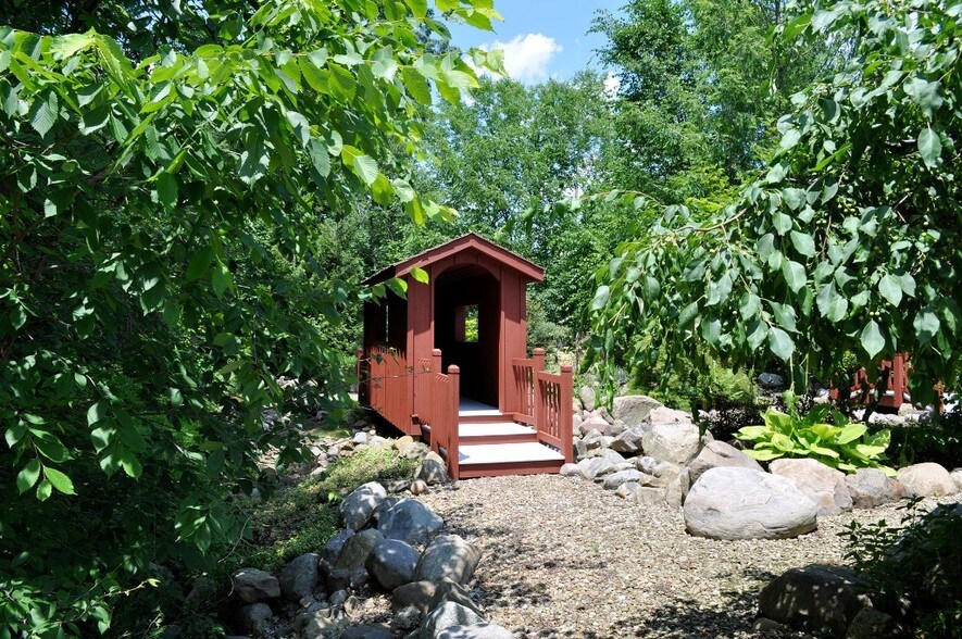 More Photos Of 17892 Chillicothe Rd, Chagrin Falls Office For Sale