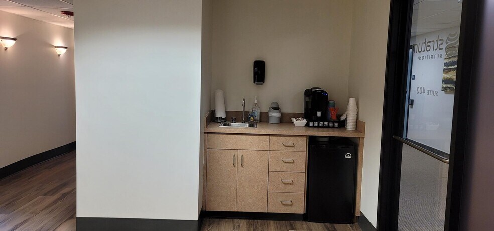 More Photos Of 1911 S National Ave, Springfield Medical For Lease