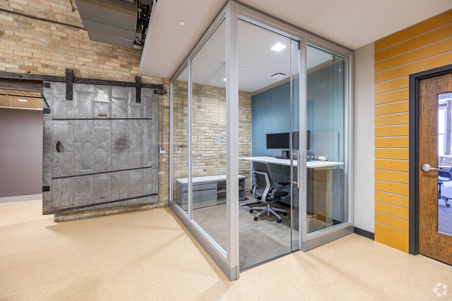 More Photos Of 301-315 N Broadway, Milwaukee Office For Lease