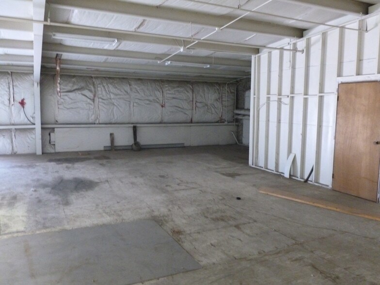 More Photos Of 8319 Chiles Industrial Av, Red Deer Warehouse For Sale