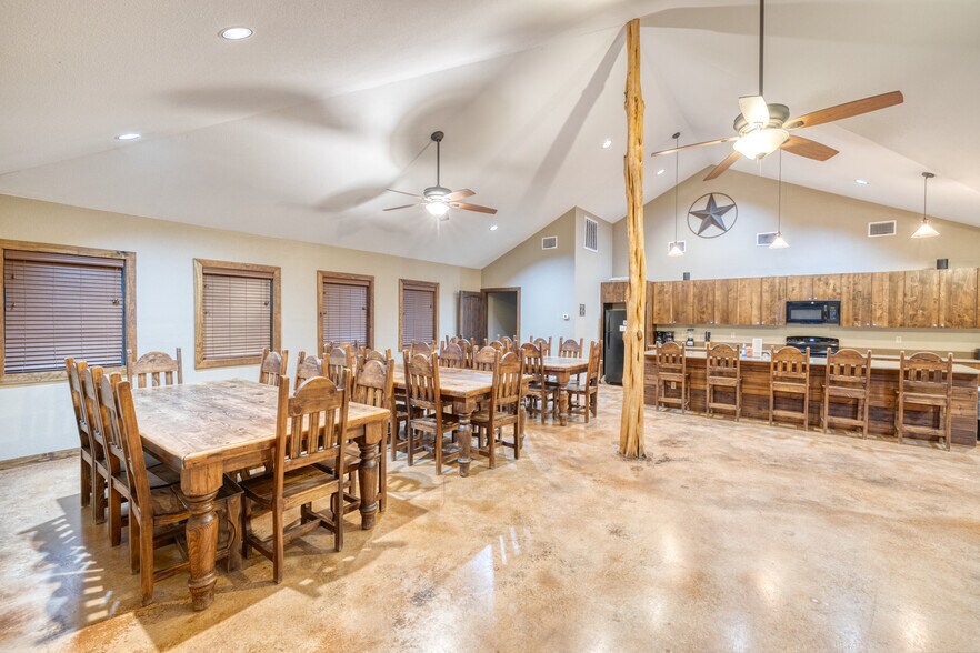 More Photos Of 16 Mountain Laurel Ln, Concan Hospitality For Sale