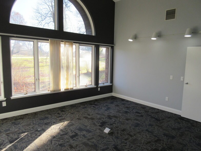 More Photos Of 1803 Whites Rd, Kalamazoo Office For Lease