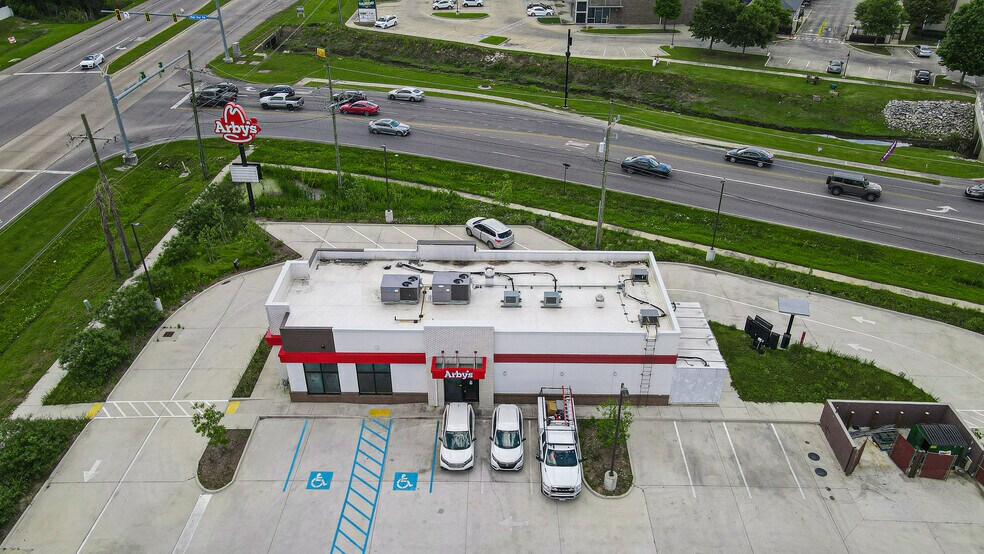 More Photos Of 5947 Creek Centre Dr, Baton Rouge General Retail For Lease