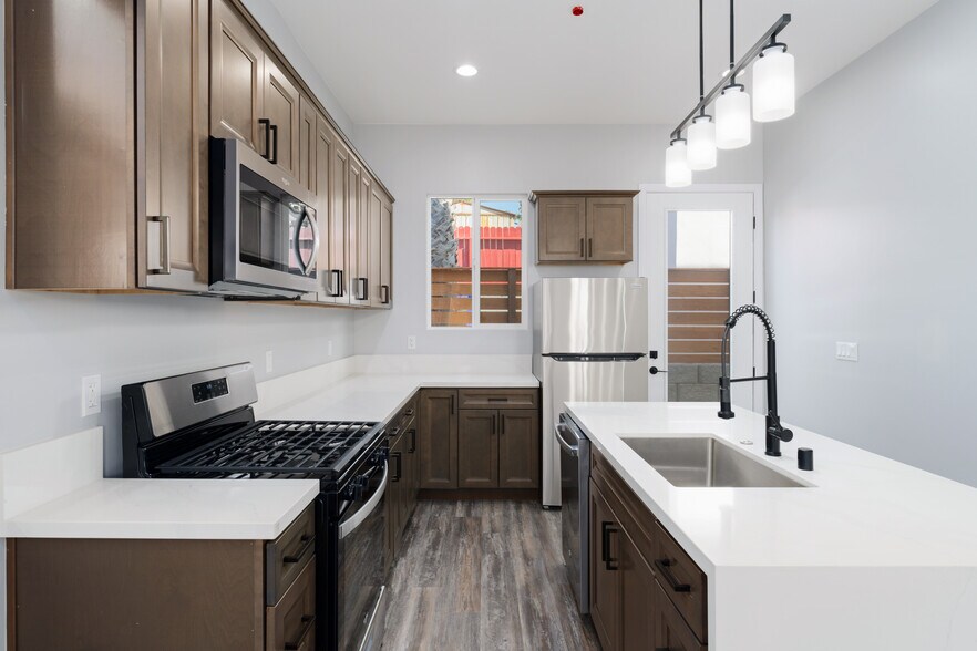 More Photos Of 6728 Thomson Ct, San Diego Apartments For Sale