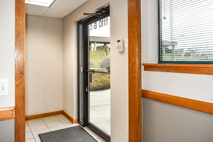 More Photos Of 1110 N Center Pky, Kennewick Office For Lease