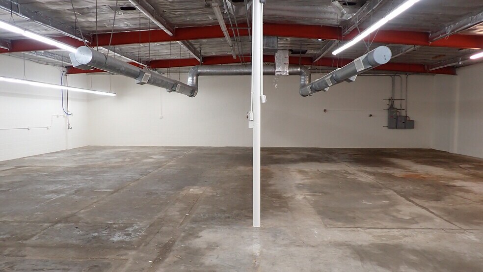 More Photos Of 16116 Covello St, Van Nuys Warehouse For Lease