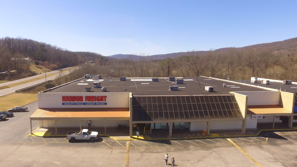 More Photos Of 2305 N Gateway Ave, Rockwood Unknown For Lease