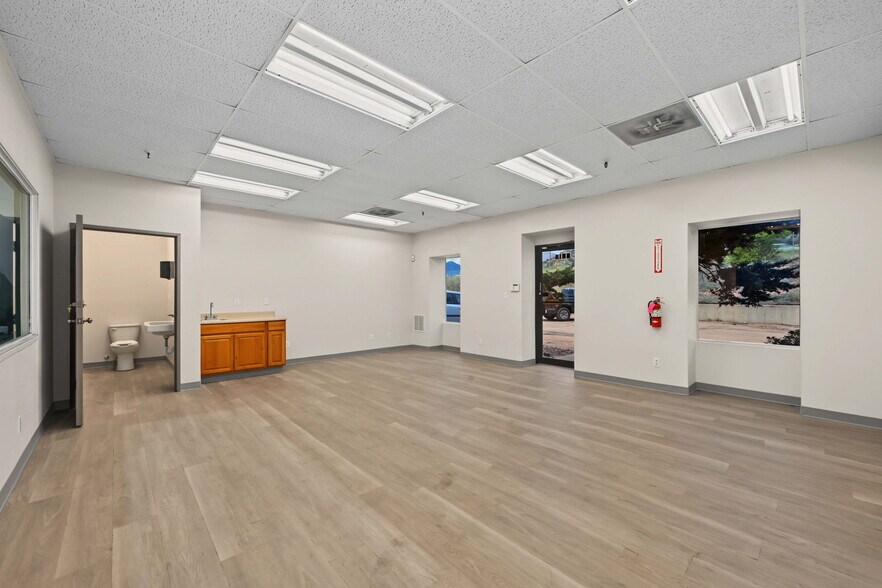 More Photos Of 4910 Northpark Dr, Colorado Springs Distribution For Lease