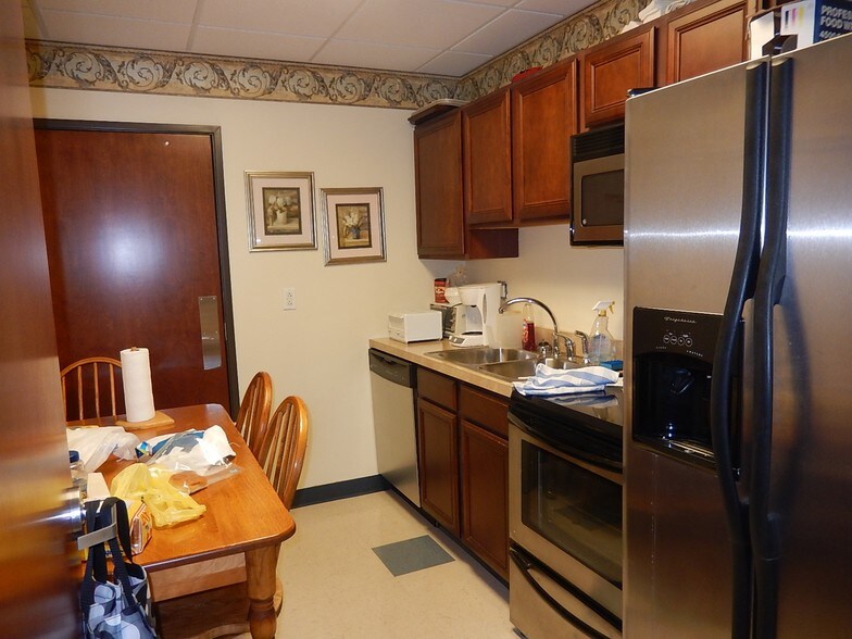 More Photos Of 2335 Chesterfield Ave, Charleston Medical For Sale