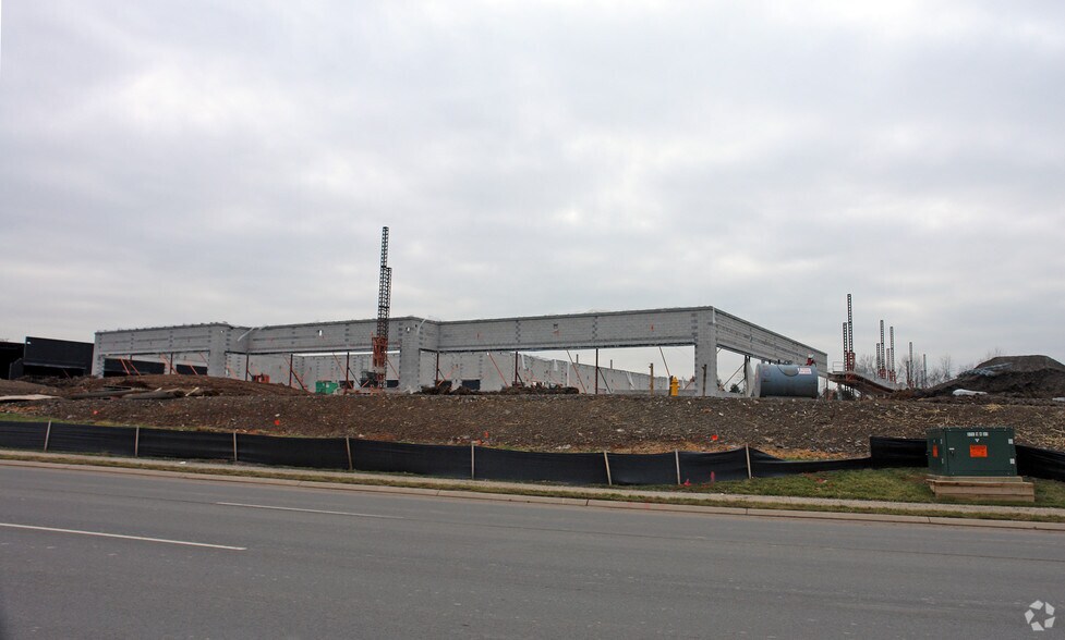 More Photos Of 13555 Wellington Center Cir, Gainesville Flex For Lease