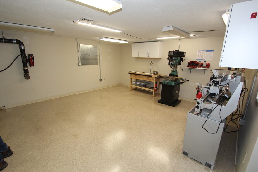 More Photos Of 87 Main St, North Reading Light Manufacturing For Sale