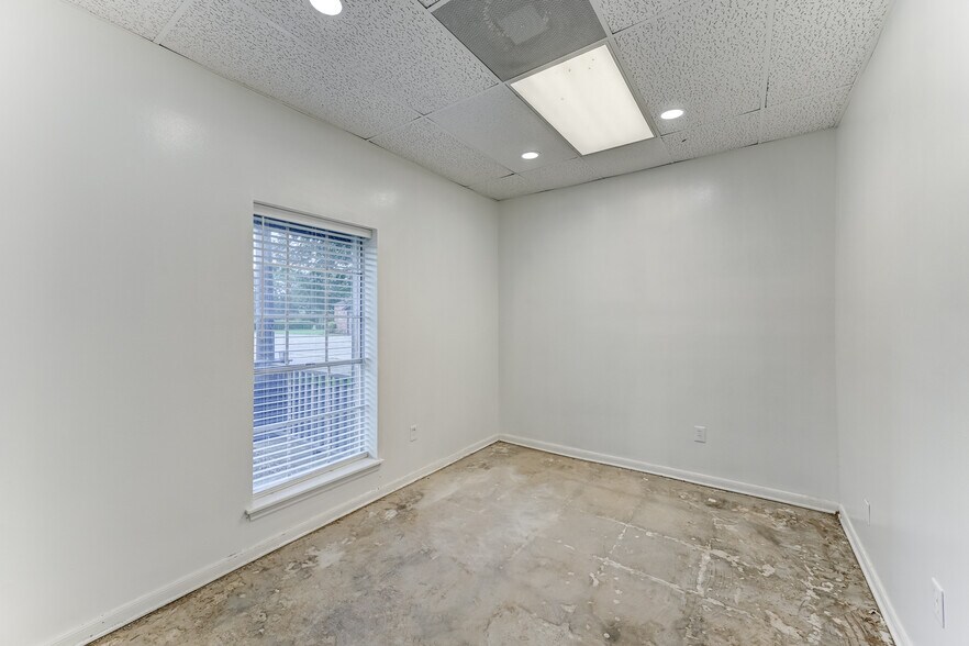 More Photos Of 14721 Pebble Bend Dr, Houston Medical For Lease