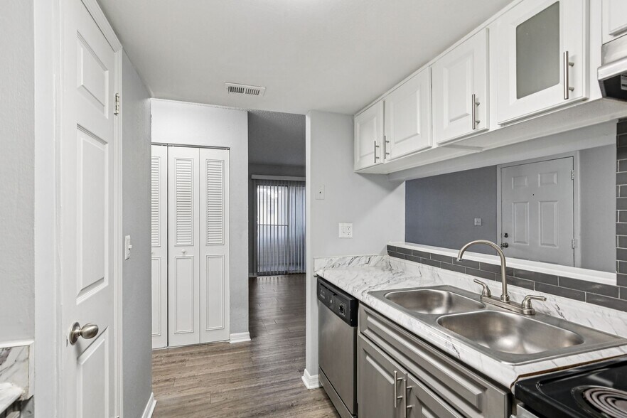 More Photos Of 4610 N Armenia Ave, Tampa Apartments For Sale