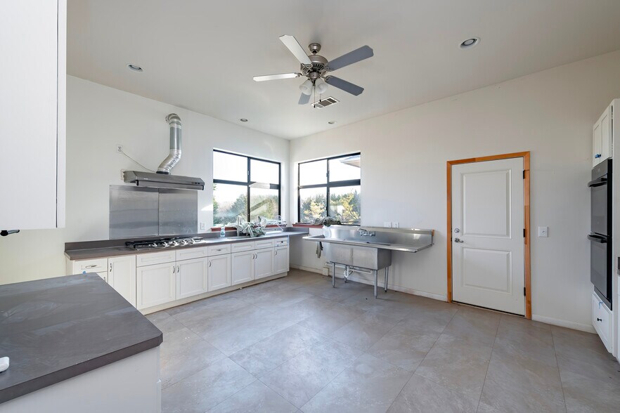 More Photos Of 172 Burks Rd, Whitewright Lodge Meeting Hall For Sale