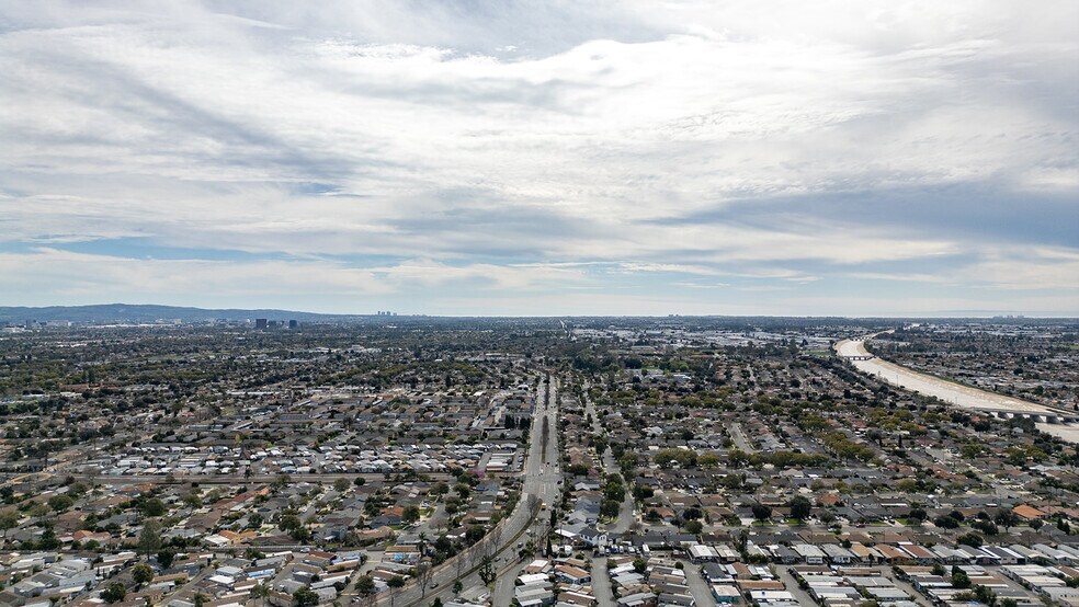 More Photos Of 2715 W 1st St, Santa Ana Unknown For Lease