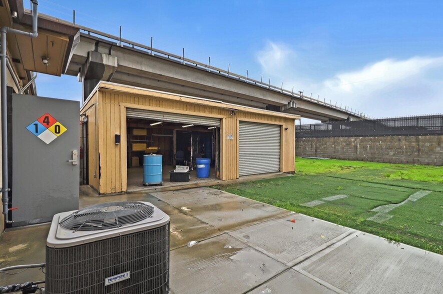 More Photos Of 1025 44th Ave, Oakland Warehouse For Sale