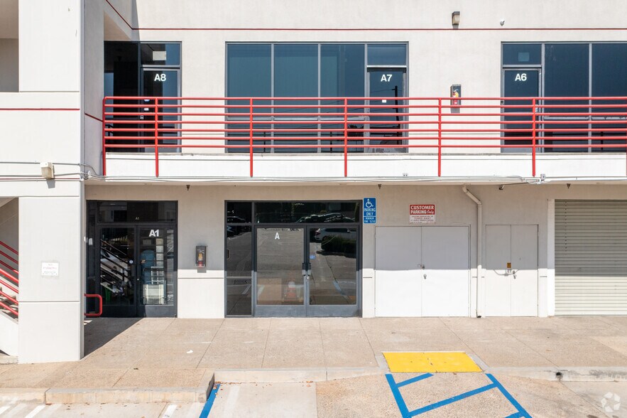 More Photos Of 2060-2060A Placentia Ave, Costa Mesa Flex For Lease