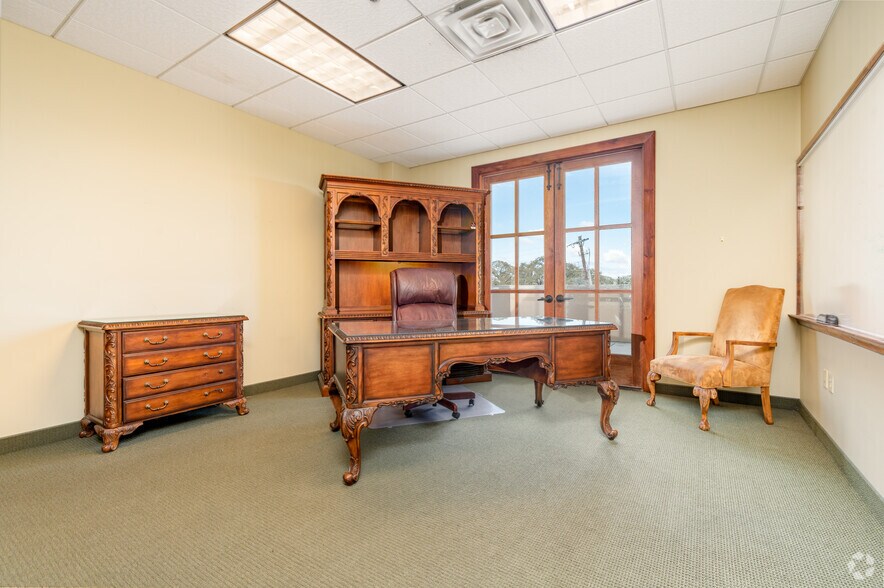 More Photos Of 1121 S Carroll Ave, Southlake Office For Sale