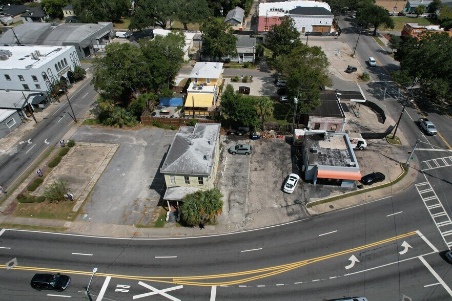 More Photos Of 2705 Bull St, Savannah Freestanding For Lease