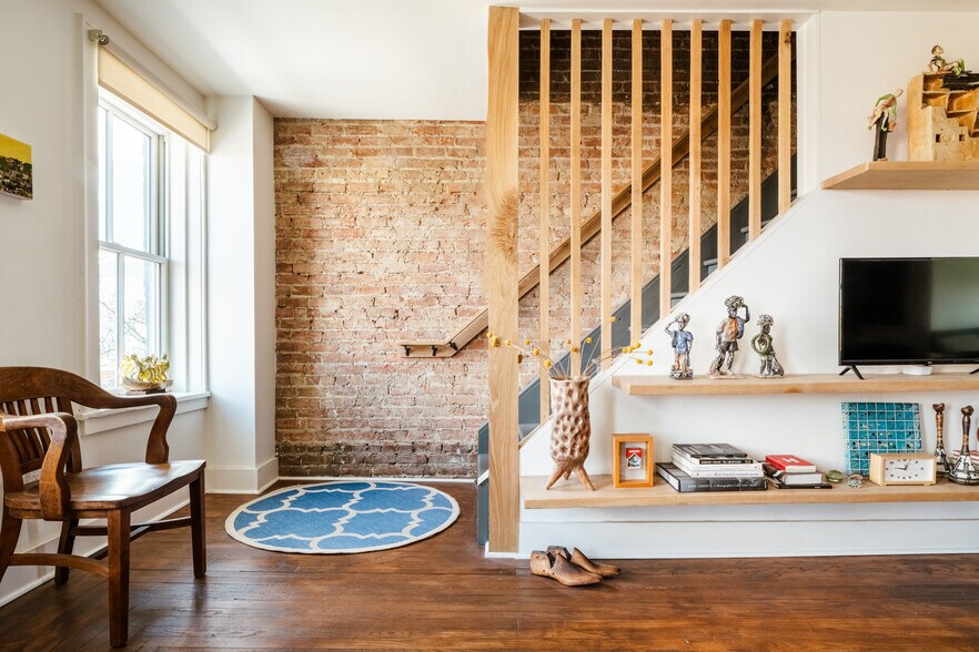 More Photos Of 705 Warren St, Hudson Storefront Retail Residential For Sale