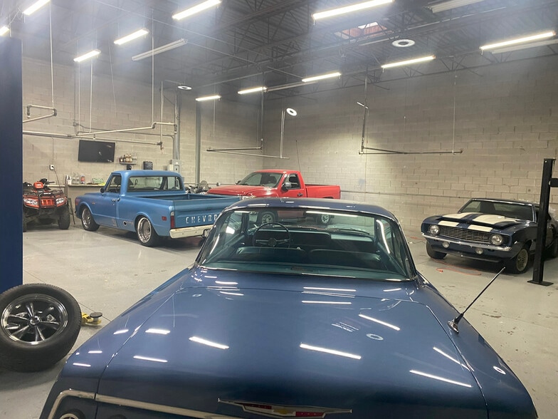 More Photos Of 801-803 Albion Ave, Schaumburg Warehouse For Sale